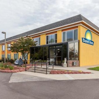 Days Inn by Wyndham Holland Thumbnail