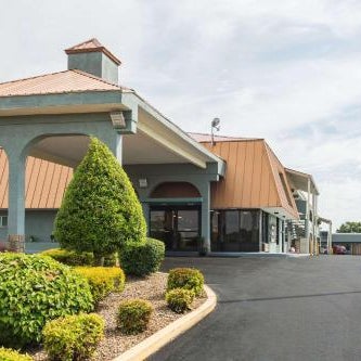 Econo Lodge White Pine Morristown I-81 & I-40 Split Thumbnail