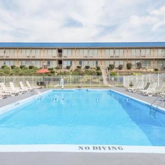 Days Inn by Wyndham St Clairsville Thumbnail