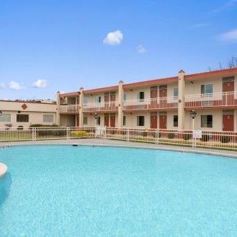 Days Inn by Wyndham Shelby Thumbnail