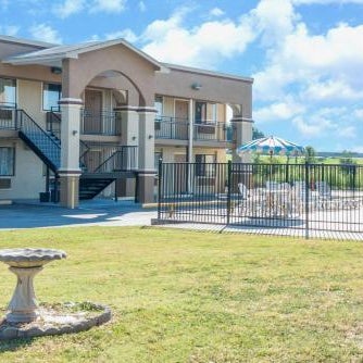 Days Inn by Wyndham San Marcos Thumbnail