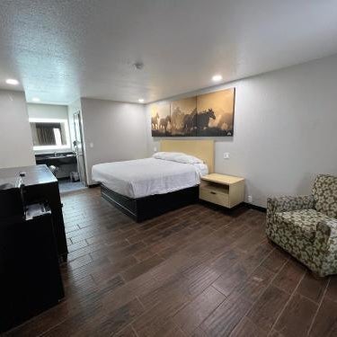 Days Inn by Wyndham Canton Thumbnail
