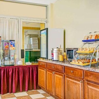 Days Inn by Wyndham Alexandria South Thumbnail