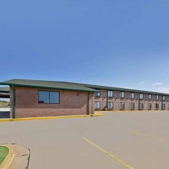 Days Inn by Wyndham Ozark Springfield Thumbnail