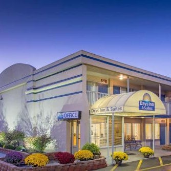 Days Inn & Suites by Wyndham Dayton North Thumbnail