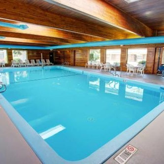 Country Inn & Suites by Radisson, Traverse City, MI Thumbnail