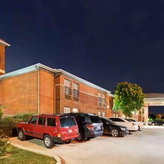 Days Inn by Wyndham Dallas Plano Thumbnail