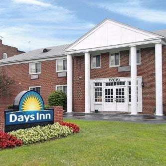 Days Inn by Wyndham Cleveland Lakewood Thumbnail