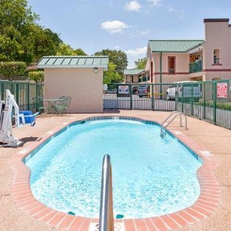 Days Inn by Wyndham Lexington Thumbnail