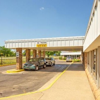 OYO Hotel Mona Lake Muskegon Thumbnail