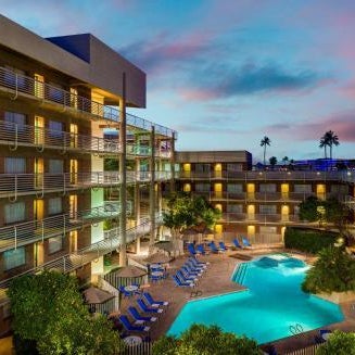 DoubleTree Suites by Hilton Hotel Phoenix Thumbnail