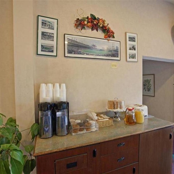 Americas Best Value Inn - Lansing Thumbnail