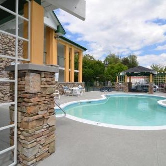 Quality Inn & Suites Biltmore East Thumbnail