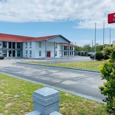 Econo Lodge Crystal Coast Thumbnail