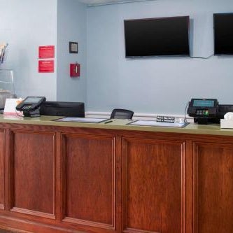 Econo Lodge Inn & Suites Sandusky South Thumbnail