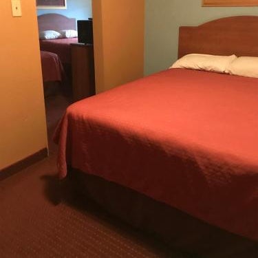Econo Lodge Inn & Suites Thumbnail