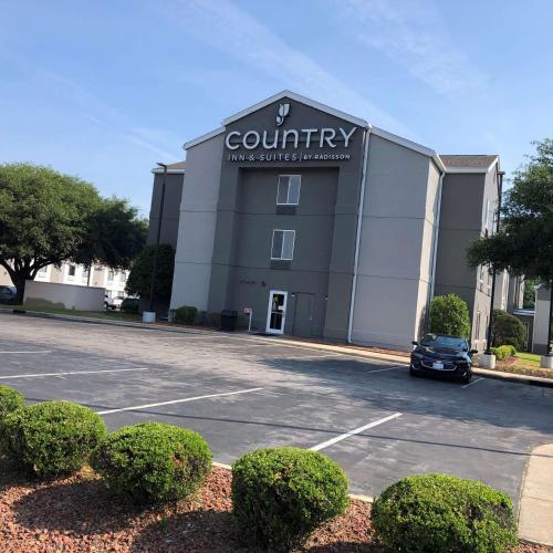 Country Inn & Suites by Radisson, Fayetteville I-95, NC Thumbnail