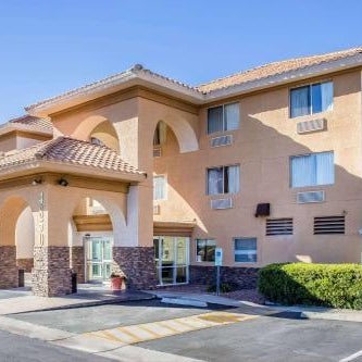 Comfort Inn & Suites near Kino Sports Complex Thumbnail