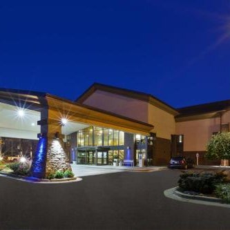 Holiday Inn Express Detroit-Warren/General Motors Technology Center By IHG Thumbnail