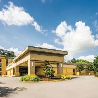 La Quinta Inn & Suites by Wyndham Baltimore South/Glen Burnie Thumbnail