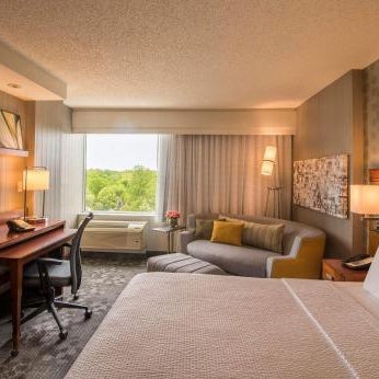 Courtyard by Marriott Bethesda Chevy Chase Thumbnail