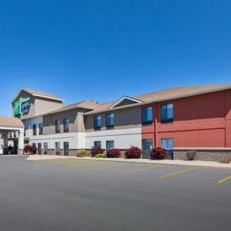 Holiday Inn Express and Suites Three Rivers By IHG Thumbnail