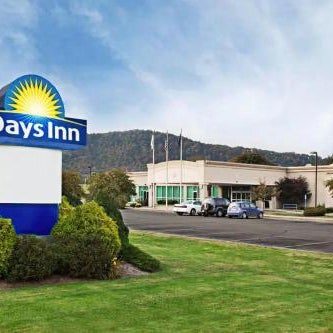 Days Inn by Wyndham Warren Thumbnail
