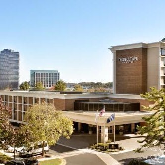DoubleTree by Hilton McLean Tysons Thumbnail