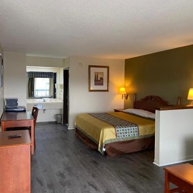 Red Roof Inn & Suites Monroe, NC Thumbnail