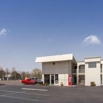 Howard Johnson by Wyndham Colorado Springs Thumbnail