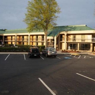 Howard Johnson by Wyndham Greensboro Near the Coliseum Thumbnail