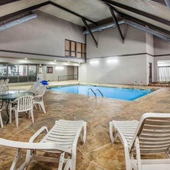 Days Inn & Suites by Wyndham Tyler Thumbnail