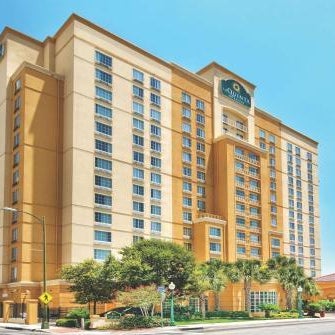 La Quinta Inn & Suites by Wyndham San Antonio Riverwalk Thumbnail
