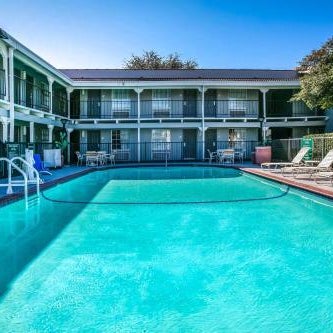 La Quinta Inn & Suites by Wyndham Dallas Uptown Thumbnail