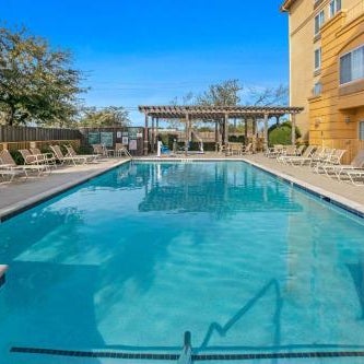 La Quinta Inn & Suites by Wyndham DFW Airport South/Irving Thumbnail