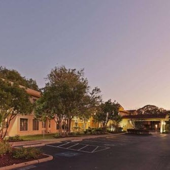 La Quinta Inn & Suites by Wyndham Austin Oltorf Thumbnail