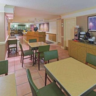 La Quinta Inn & Suites by Wyndham San Antonio Lackland Thumbnail