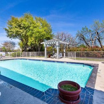 Motel 6 Dallas Market Center Thumbnail