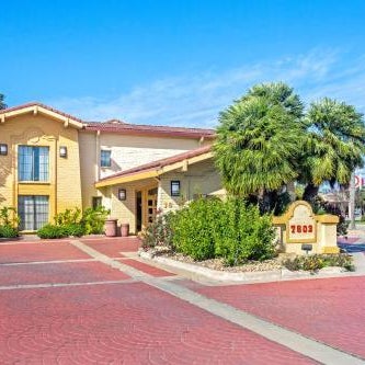 La Quinta Inn & Suites by Wyndham Victoria Thumbnail