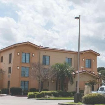 La Quinta Inn & Suites by Wyndham New Orleans Veterans Thumbnail