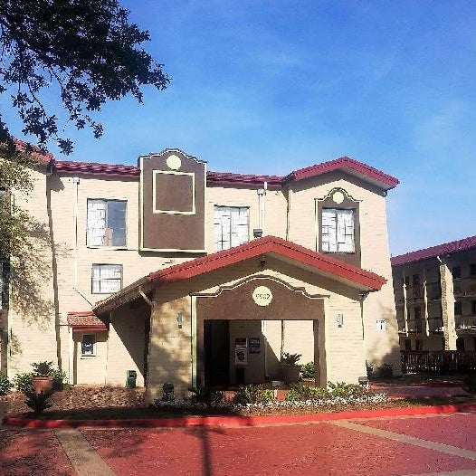 Red Roof Inn & Suites Houston - Hobby Airport Thumbnail