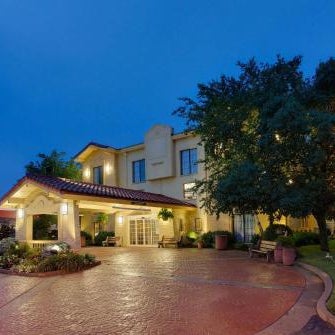 La Quinta Inn & Suites by Wyndham Pittsburgh Airport Thumbnail
