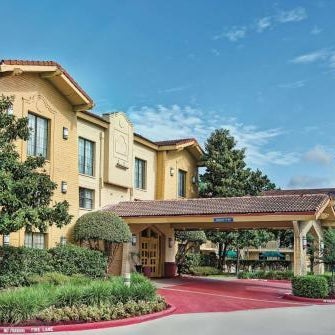 Super 8 by Wyndham The Woodlands North Thumbnail
