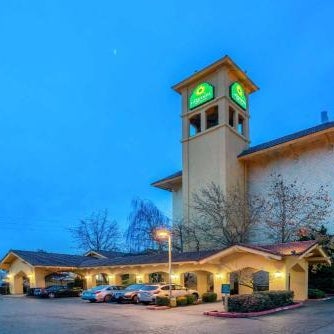 La Quinta Inn & Suites by Wyndham Sea Tac Seattle Airport Thumbnail