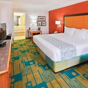 La Quinta Inn & Suites by Wyndham San Antonio Vance Jackson Thumbnail