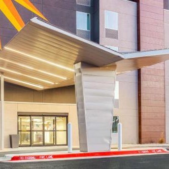 La Quinta Inn & Suites by Wyndham Lubbock West Medical Center Thumbnail