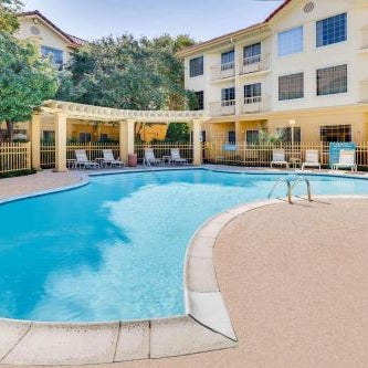 La Quinta Inn & Suites by Wyndham Dallas Addison Galleria Thumbnail