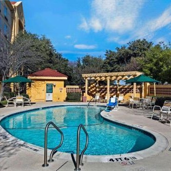 La Quinta Inn & Suites by Wyndham Dallas Arlington South Thumbnail
