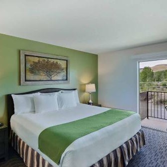 Oxford Suites Yakima Thumbnail