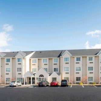 Microtel Inn & Suites by Wyndham North Canton Thumbnail